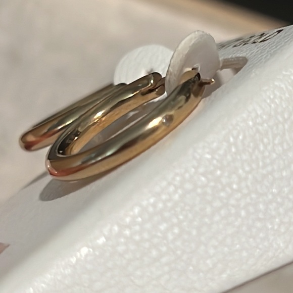 10K Resin Round Hoop Earrings - Picture 9 of 13